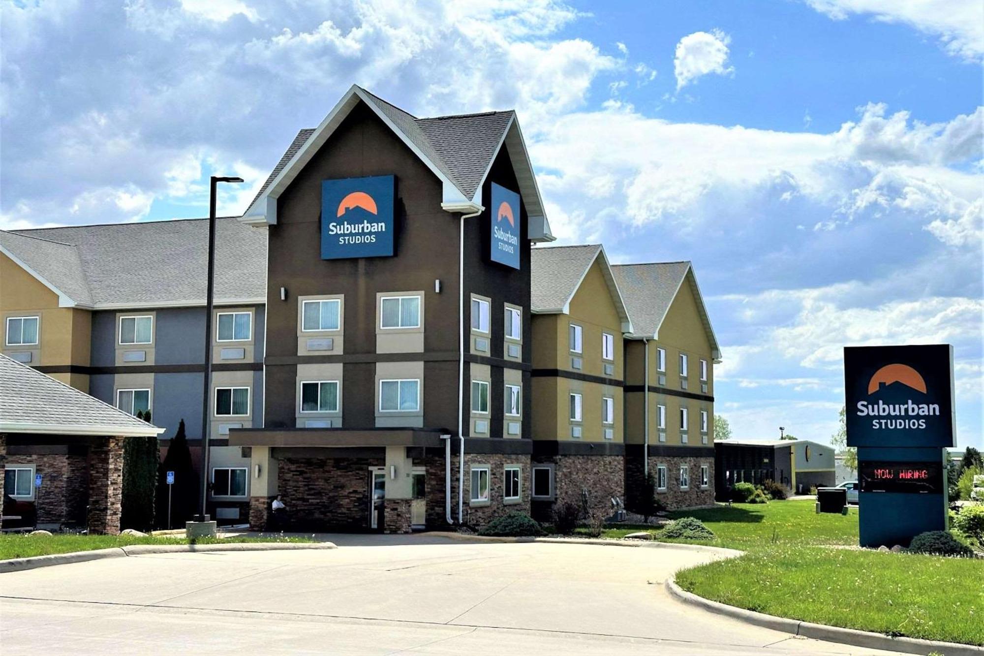 Suburban Studios Cedar Falls Exterior foto
